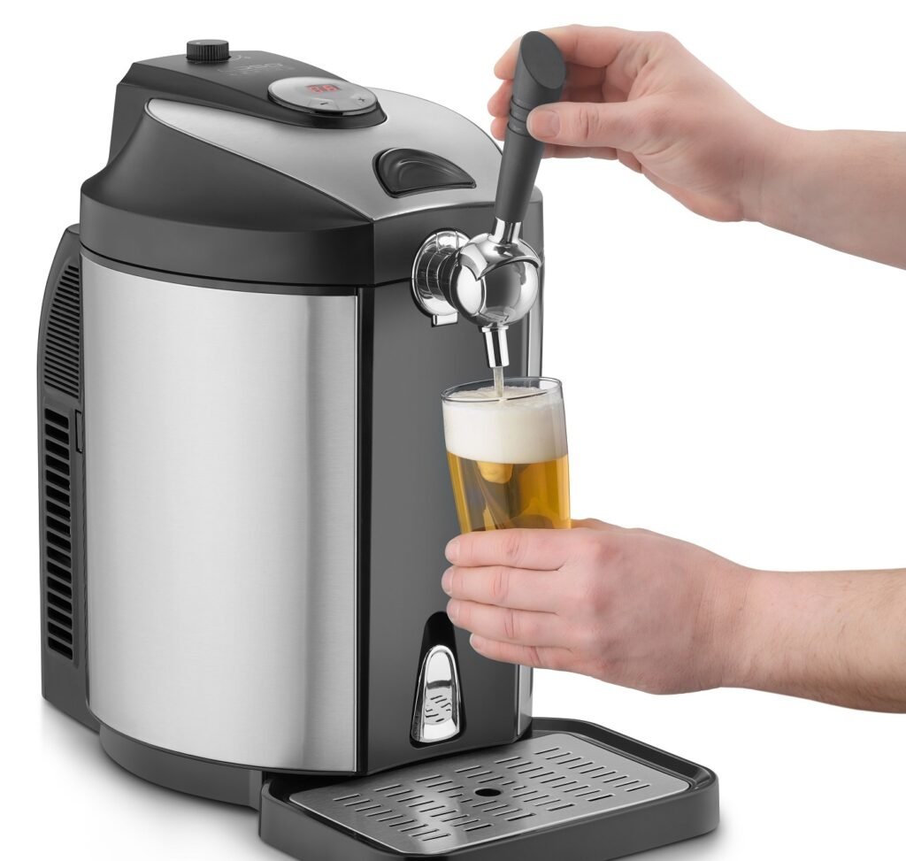 Máy rót bia CASO BeerMaster đang rót bia tươi